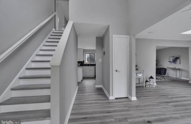 10422 WOODBURY WOODS Court Gallery 2