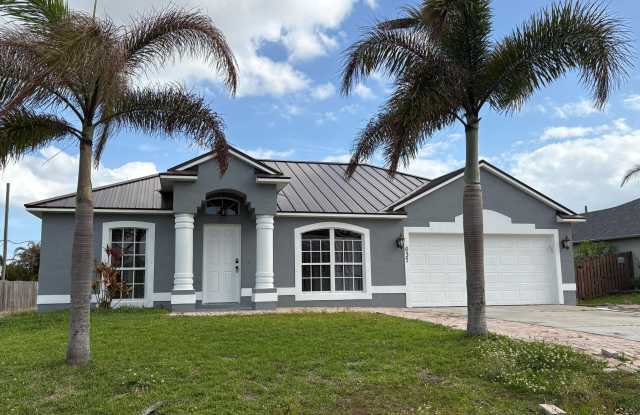 637 SE Tanner Avenue photos photos