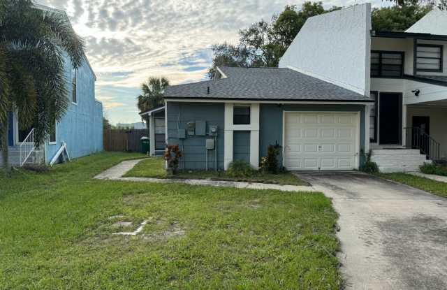 Cozy 3-bedroom, 2-bathroom home in heart of Tampa photos photos