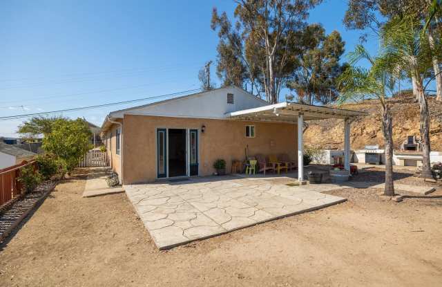 Fully Upgraded Duplex with Huge Front Yard! photos photos Fully Upgraded Duplex with Huge Front Yard! photos photos