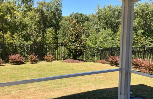 Like new in desirable Magnolia Walk in Huntersville Gallery 4