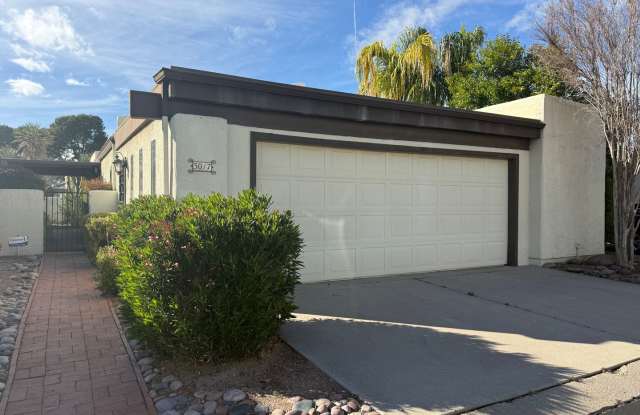 Spacious 3 Bed/2 Bath Townhouse w/ an Office in Northeast Tucson! photos photos