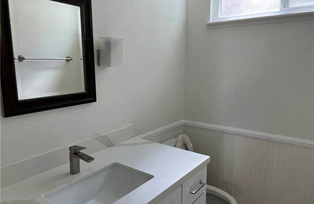 30542 North Hampton Road Gallery 3