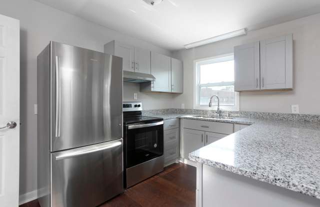 3 Bedroom/ 1 Bath home near downtown! Available in December! Gallery 4