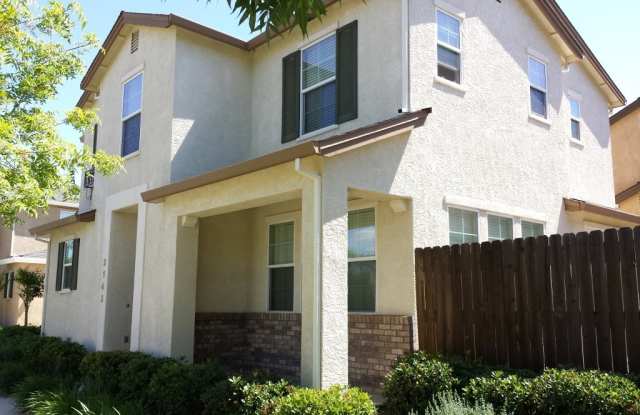 Modern Home in Shasta View Gardens Gallery 1
