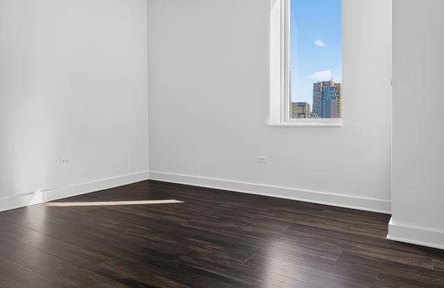 224 W Illinois St Gallery 4