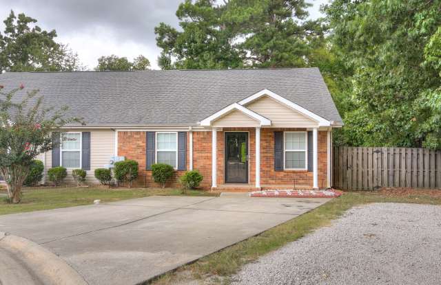 End Unit Townhome w/ Large Sunroom Gallery 1
