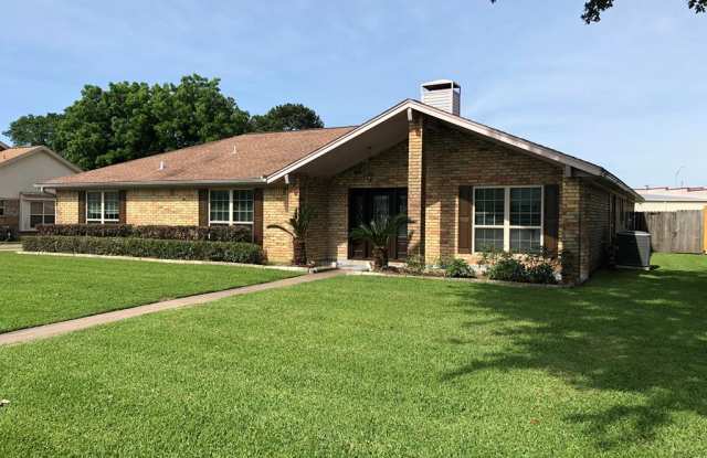 1015 Louise - 1015 Louise Dr, Nederland, TX 77627