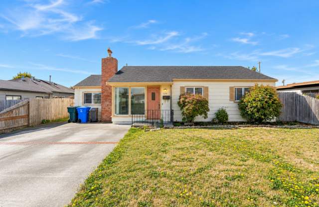 Charming 2-Bedroom Home with Spacious Sunroom, Large Backyard & Detached 2-Car Garage! Gallery 1