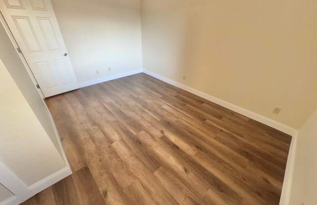 Charming 1-Bedroom Condo with Private Patio Gallery 4