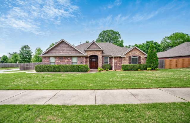Spacious 3 Bedroom 2 Bath home in Great Location! photos photos