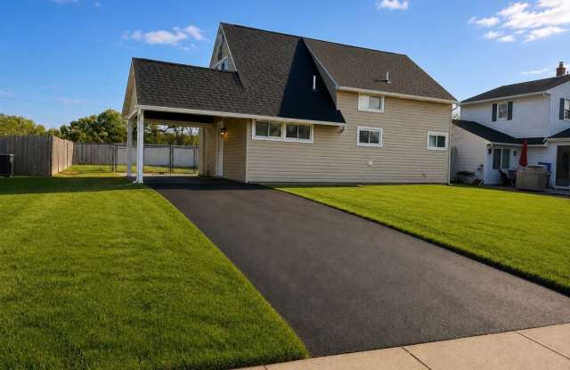 Renovated Pennsbury School District 4 bedroom 2 bath in North Park in Levittow PA Falls Twp.  Large Lot photos photos