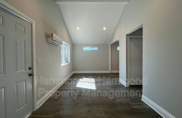 6931 Jellico Ave. Gallery 1