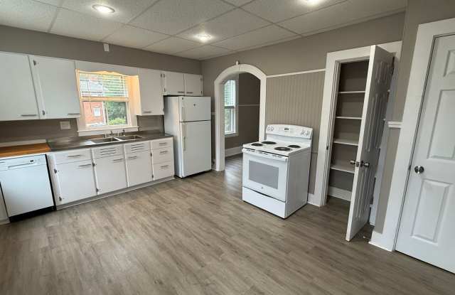 2 Bedroom, 1 Bath Duplex in Quiet Dover Neighborhood photos photos