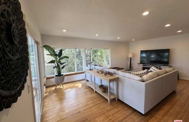 2846 Angelo Dr Gallery 3