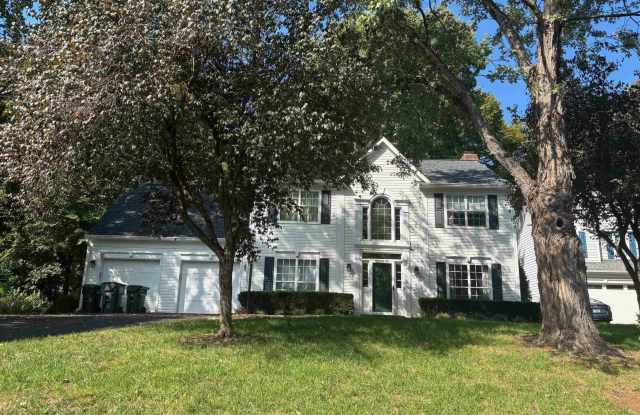 2056 WHISPERING WOODS DR Gallery 1