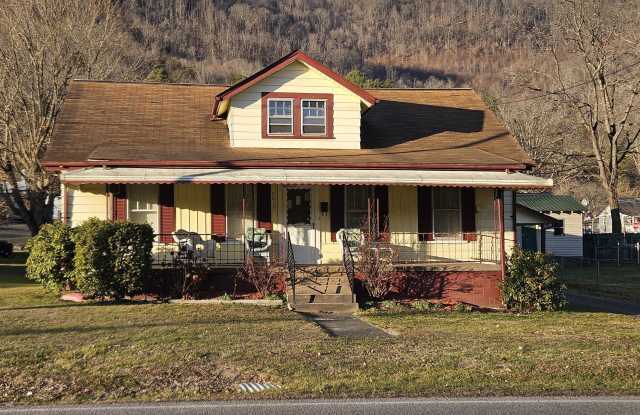 2015 4th Ave E - 2015 4th Avenue East, Big Stone Gap, VA 24219