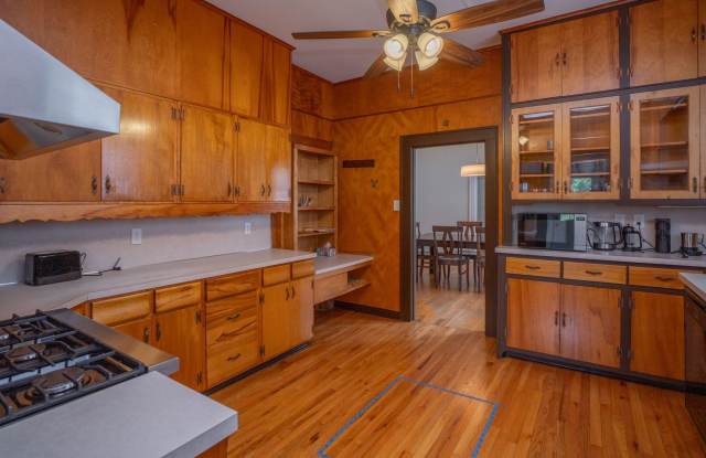 Large Furnished Home for Monthly Rental Gallery 4