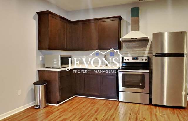 Discover this charming ADU near Golden Gardens Park and entertainment! photos photos