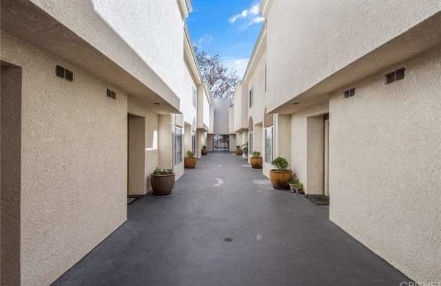 5242 Kester Avenue Gallery 2