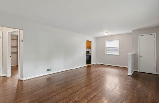 7510 Girard Avenue Gallery 3