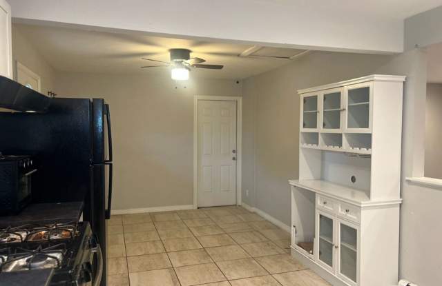 3 bedroom in Golden with Garage!!!  **Move-In Special** Gallery 3