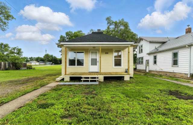 205 N Chicago St - 205 North Chicago Street, Salina, KS 67401