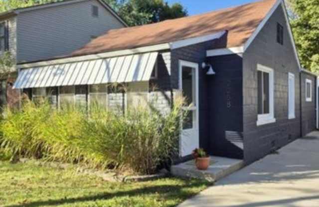 2058 Ridgemont - 2058 Ridgemont Road, Grosse Pointe Woods, MI 48236