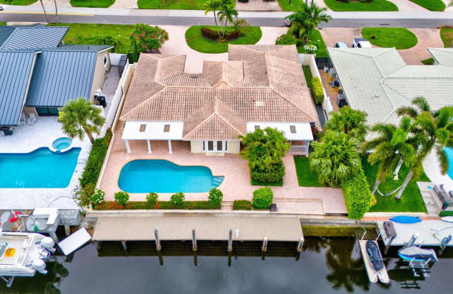 2612 NE 5th Street photos photos