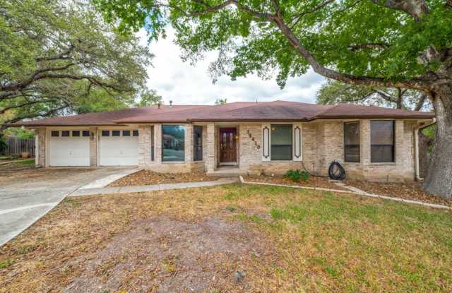 SPACIOUS 3-BEDROOM HOME IN OAK HOLLOW ESTATES - 15410 Circle Path Street, San Antonio, TX 78270