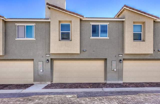 Like-New Townhome with Resort Amenities & Private Balcony Gallery 1