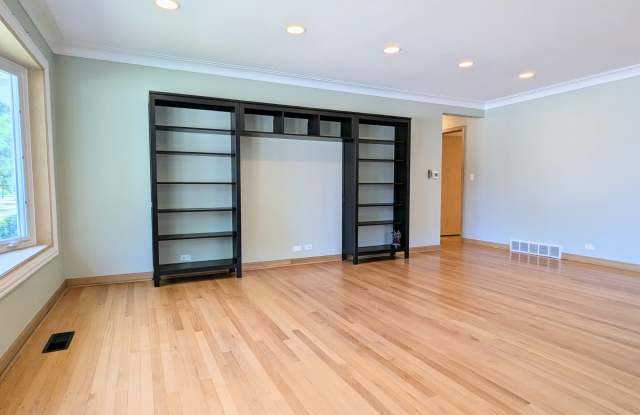 736 North Wilshire Lane Gallery 2