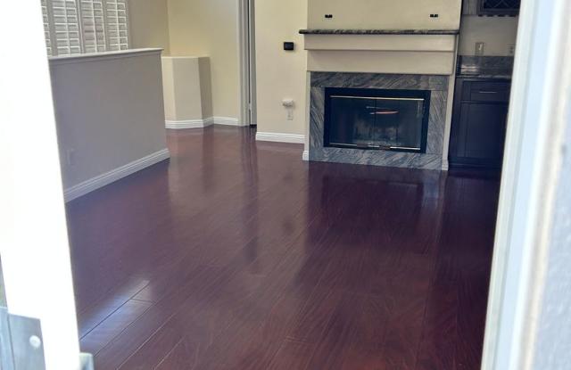 2b2b- Private freshly painted Torrance condominium ready for immediate occupancy. Gallery 4
