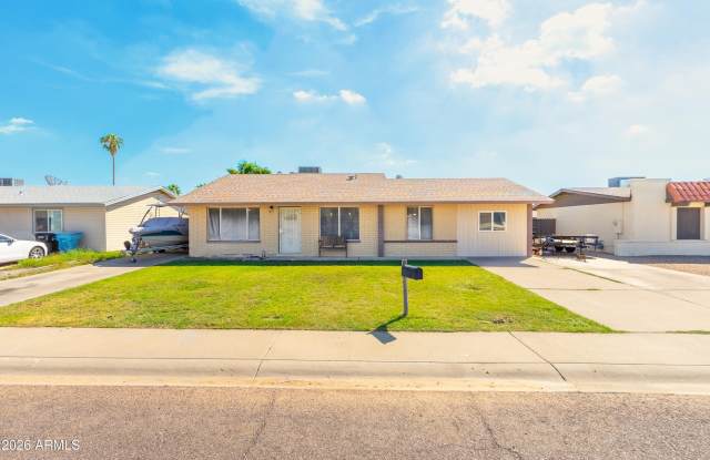 8735 W MULBERRY Drive Gallery 1