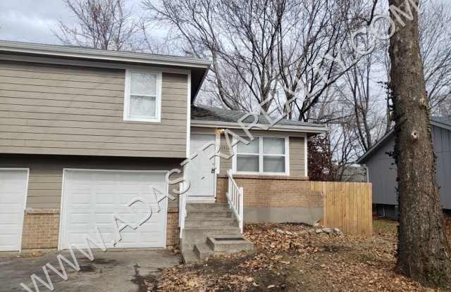 Very Nice 3 Bedroom/1 Bath Duplex in Olathe-Available NOW!! photos photos