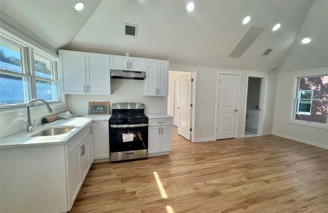 98 A Steamboat Road Gallery 3