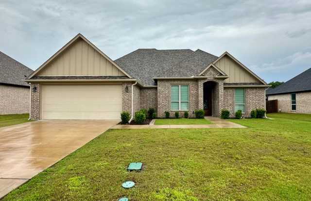 Available Now! Stunning 3 Bedroom 2 Bath in South Tyler! photos photos