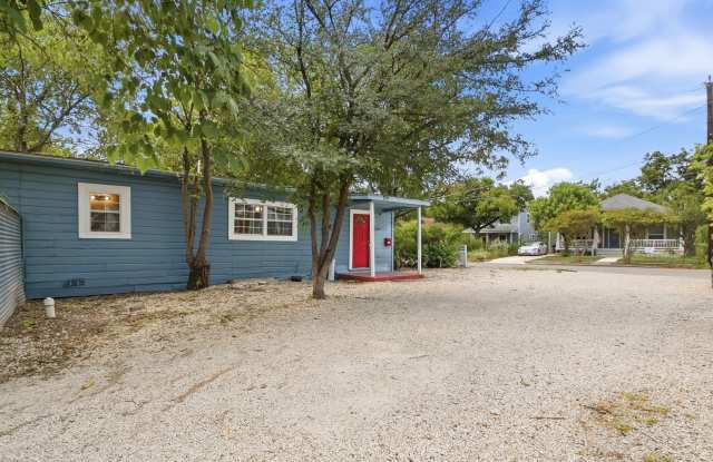 Cozy 2 Bedroom Home in Roosevelt Park Gallery 1