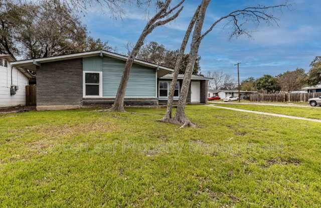 1002 Sumner Dr photos photos