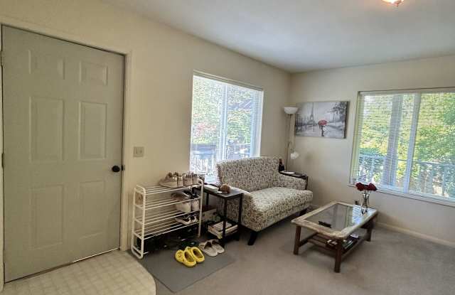 285 Waldorf Pl Gallery 2