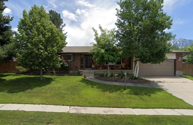 5 Bd 3 Ba Home in Sandy photos photos