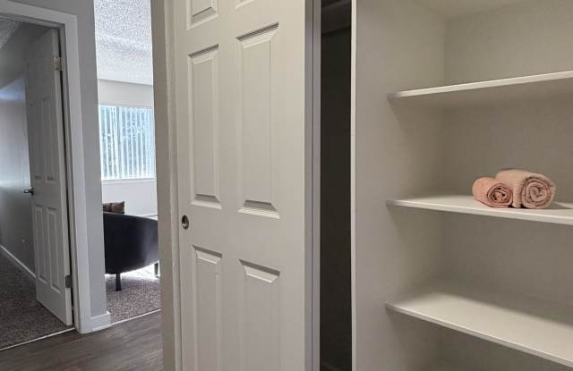 Airlan Arms Apartments Gallery 3