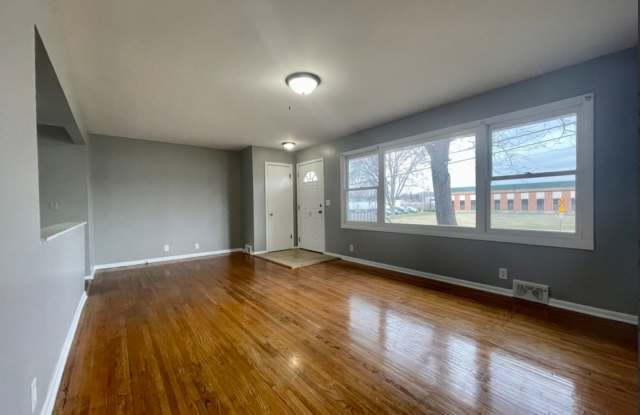 Outstanding 5 Bedroom 2 Bathroom Single Family Home! photos photos