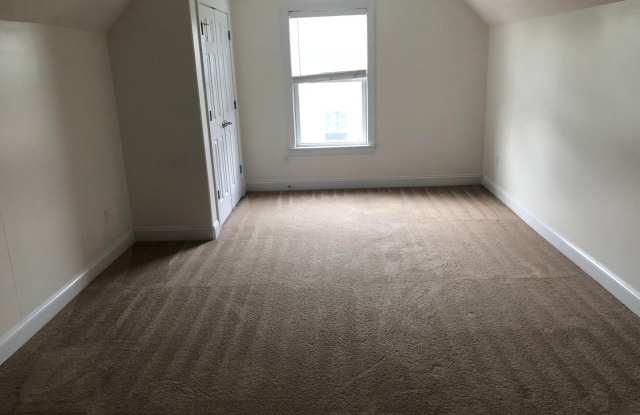 Quiet Blacksburg Townhome with 2 Car Garage Gallery 4