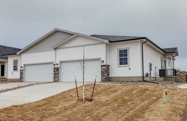 TONS OF LIVING SPACE!! 3 Bedrooms and 3 Bathrooms in Carlisle! photos photos