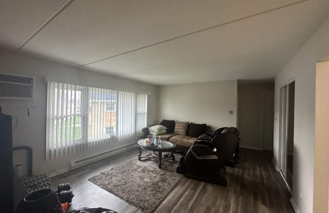 221 East Plainfield Road - 7 photos photos