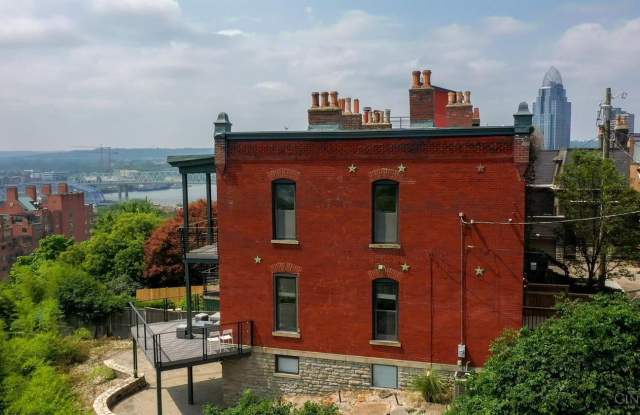 923 Riverview Place Gallery 2