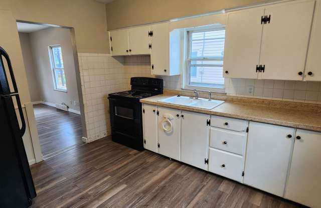 Beaverdale! 2 Bedroom, 1 Bathroom home with detached garage photos photos