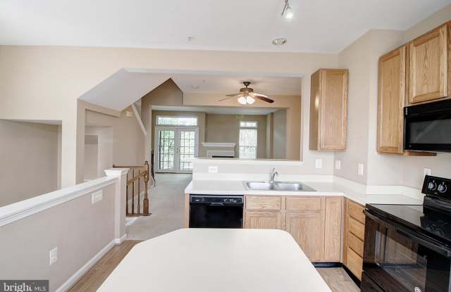 586 EISENHOWER Drive Gallery 3