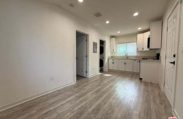 7006 Encino Ave photos photos